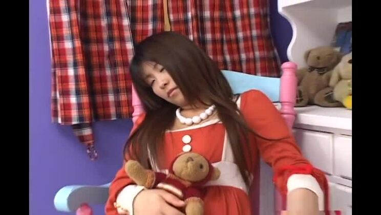 上品で巨乳のアジア人、高坂ミミが驚くべきクローズアップポルノで犯される