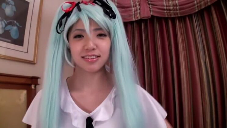 刺激的な無精ひげの日本人女