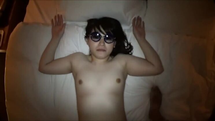 ジューシーな巨乳日本人娼婦が本物のマッサージセックス