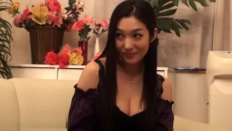 ゴージャスな日本人熟女が顔面騎乗を堪能