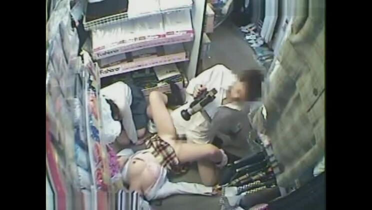 素晴らしいアジア系女性がアマチュアポルノ動画で犯される