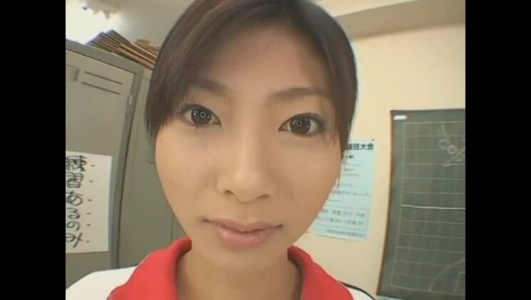 女性 ハンサムな日本人熟女リン・スズカ