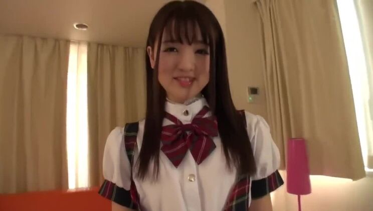 ホットなXXXコスプレ体験をする魅力的な日本人女性