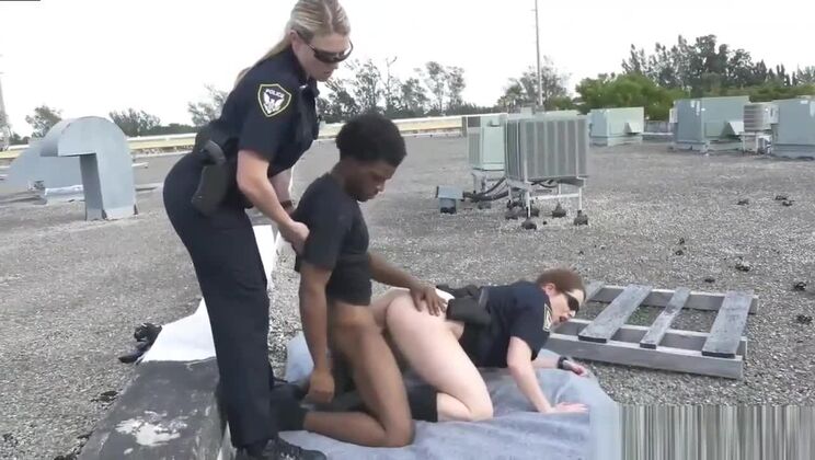 セックスマッサージ動画に登場する素晴らしい金髪日本人女性