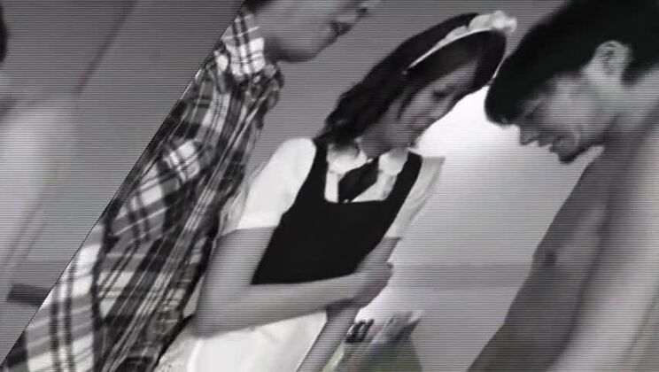 刺激的な日本人、瞳凛が顔射を喜んで受け入れる