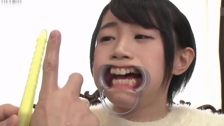 天国のようなアジアの女、フェチプレイを楽しむ