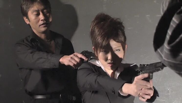 変態的なフェチパフォーマンスを披露する可愛い日本人娼婦