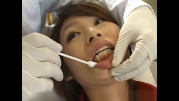 本物のハードコアビデオに登場する魅惑的な日本人女