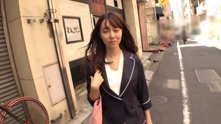 神々しい日本人痴女が熱いぶっかけを受ける