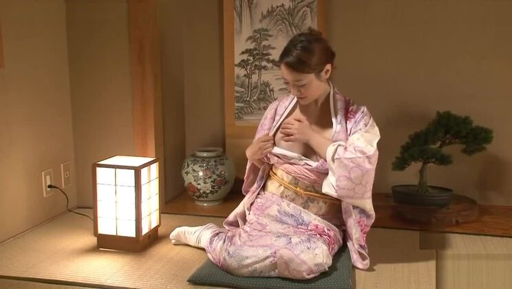 アマチュアの楽しい時間を過ごす魅力的な日本人娼婦