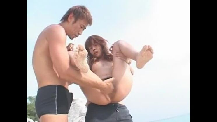 超絶巨乳の日本人、今野里乃が公共の場で顔射されるポルノ映画