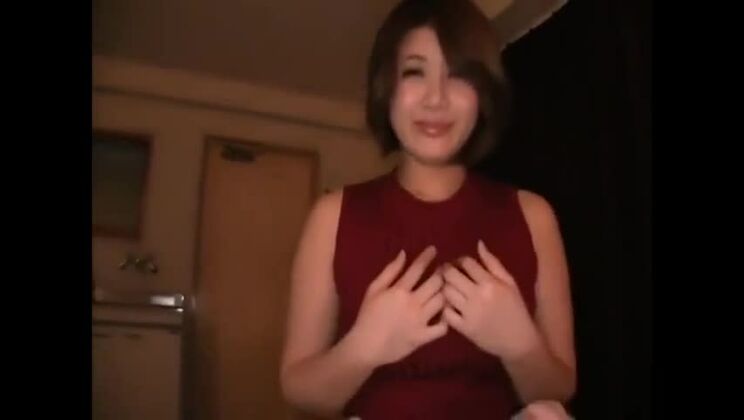 魅惑的な日本人メイ