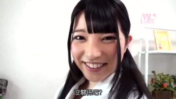 ホットな素人セックス動画に登場する可愛い日本人娘