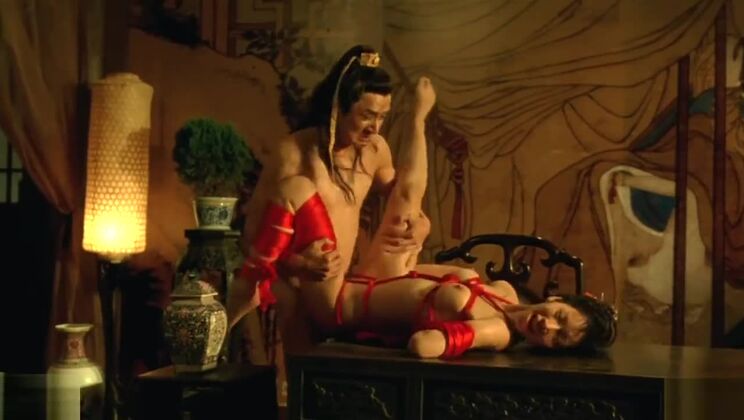 超ホットなハードコア動画に登場する眩しい日本人女