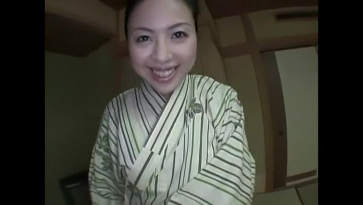 信じられないほどエッチなアジア人既婚女性が楽しむ素人プレイ