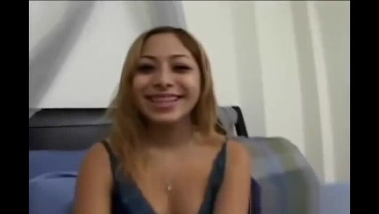 毛深いアジアの娼婦が熱いぶっかけを受ける