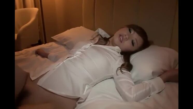 挑発的な東洋の娘