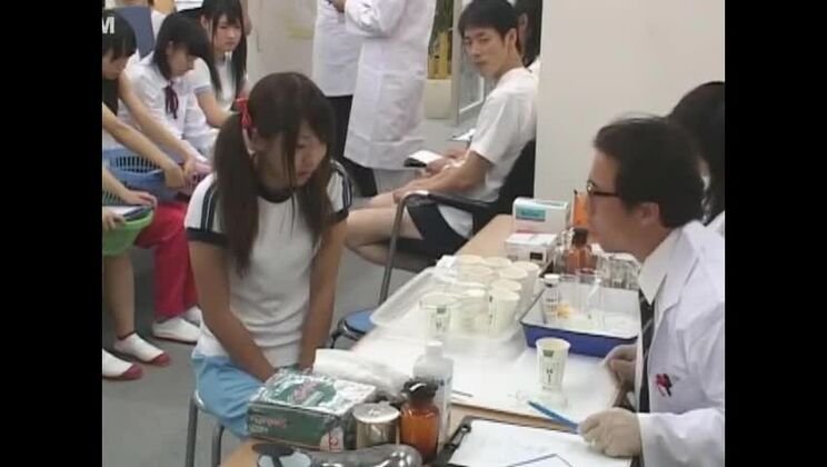 ベスト・パブリック、ティーンJAVクリップに登場する欲情した日本人娘