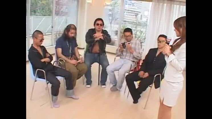 エキゾチックな日本人娼婦、新井かすみの「Horny Sports」POV JAVシーン