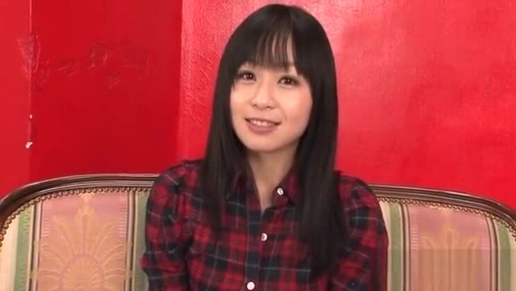 ディルドで濡れる欲情したアジア人