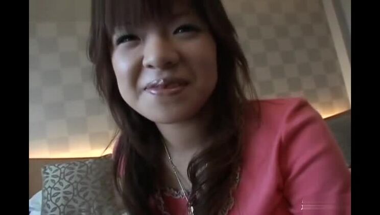 『Horny Handjobs』の素晴らしい日本人痴女、アマチュアJAVシーン