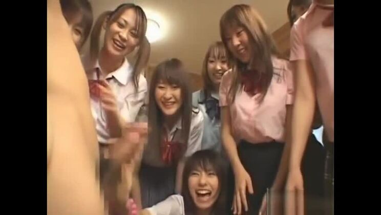 濡れた淫らなマンコを激しく突く