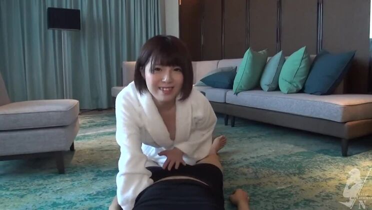 日本人のかわいいティーンが騎乗位