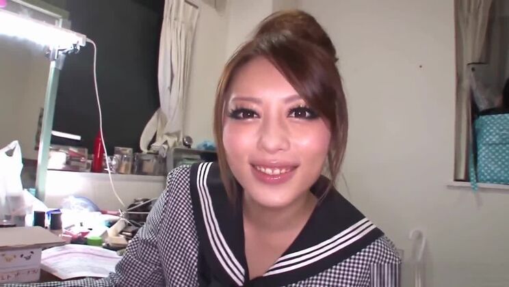 キュートな彼女がディープスロートフェラを披露