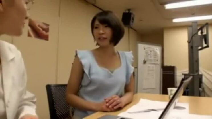 信じられないJAVシーンに登場するホットな日本人娼婦、チェックして