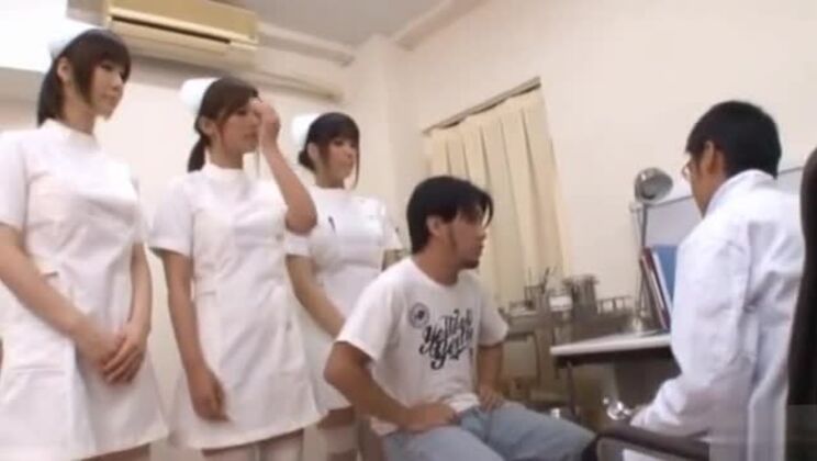 日本人美女の熱い駅セックス