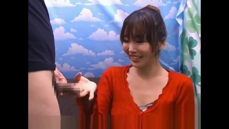 美しくセクシーな日本人美女が男を挑発