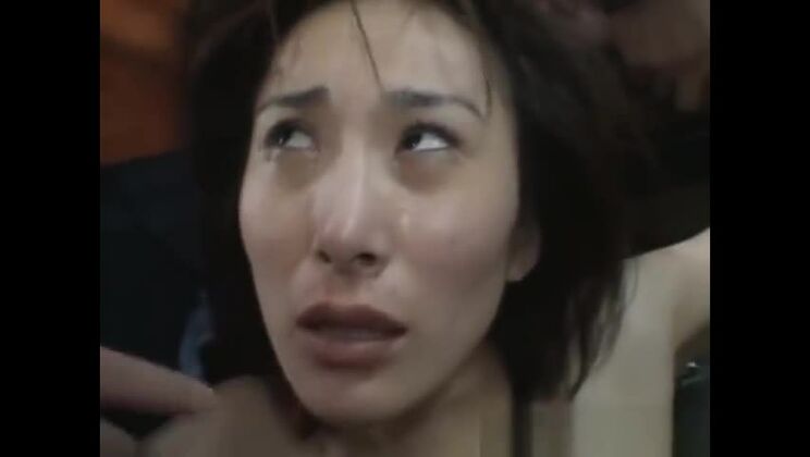 背の高いアジア人女性が人前でセックス パート4