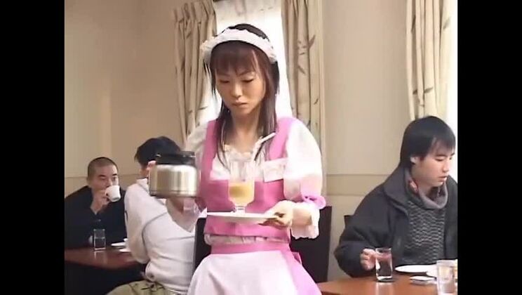 エキゾチックな日本人痴女、白雪美緒が主演する最高のパブリック・POV JAV映画