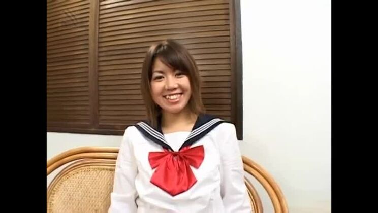 ホットなティーン・和見愛がオナニーしてチンポをしゃぶりザーメンを搾り取る