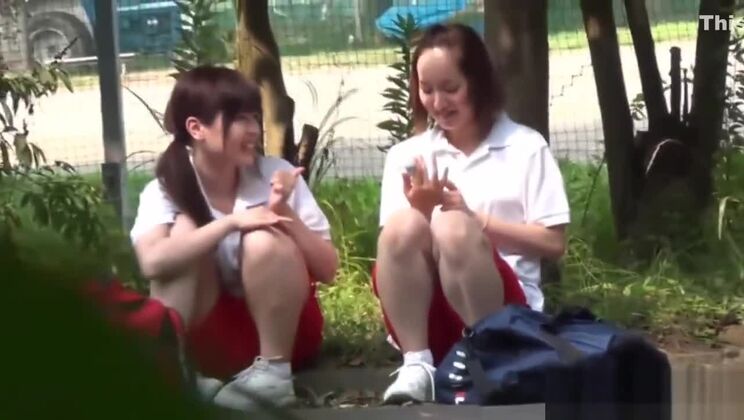 エッチなアジア人女性の指マン