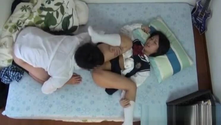 タイトなアジア人ティーンのハードコアセックス