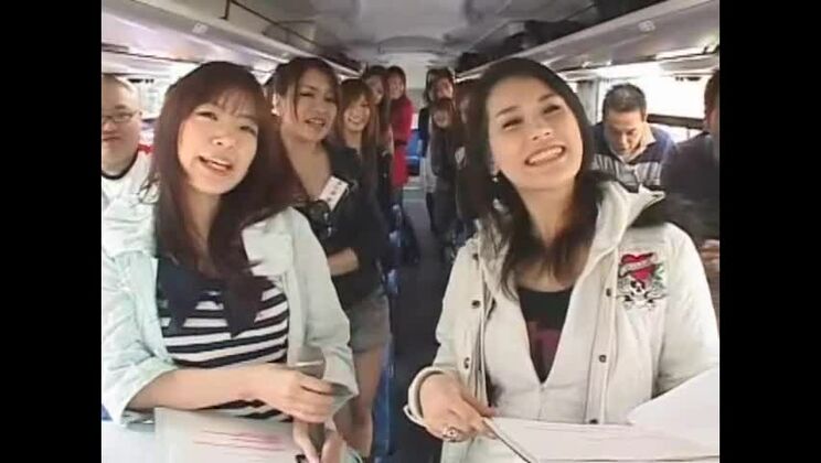 クレイジーな日本人痴女、水木奈緒、小沢マリア、赤西涼が、エッチな盗撮・指マンJAVクリップに登場