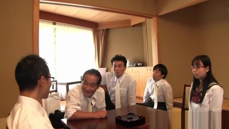 巨乳アジア人ティーンの顔射