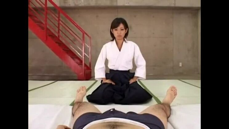 エキゾチックなフェラチオ、素人JAVクリップに登場する最もホットな日本の娼婦