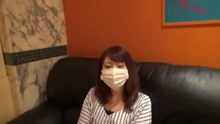 見知らぬ相手との初めてのセックスをする純粋な日本人ティーン