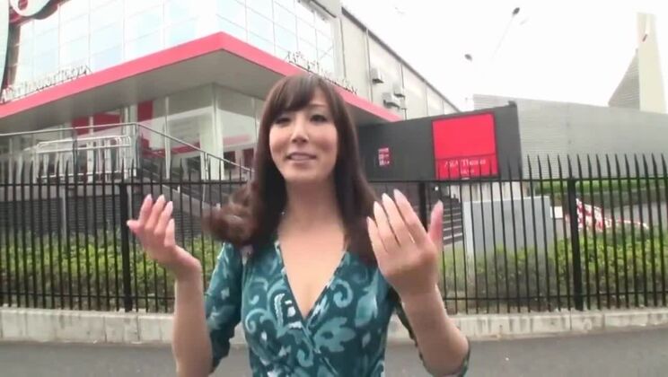 今まで見た中で最もホットなJAV動画に登場する信じられない日本人娘