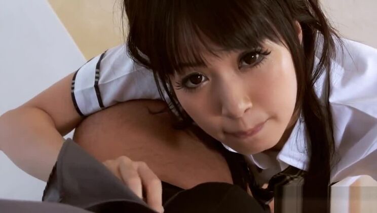 ディープスロートを楽しむアジア人ティーン