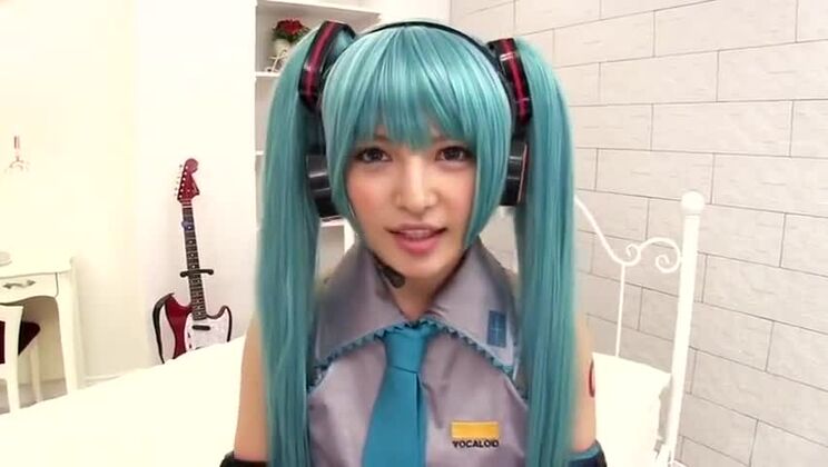 セクシーな巨乳日本人・桐谷ゆりあは中出しが大好き