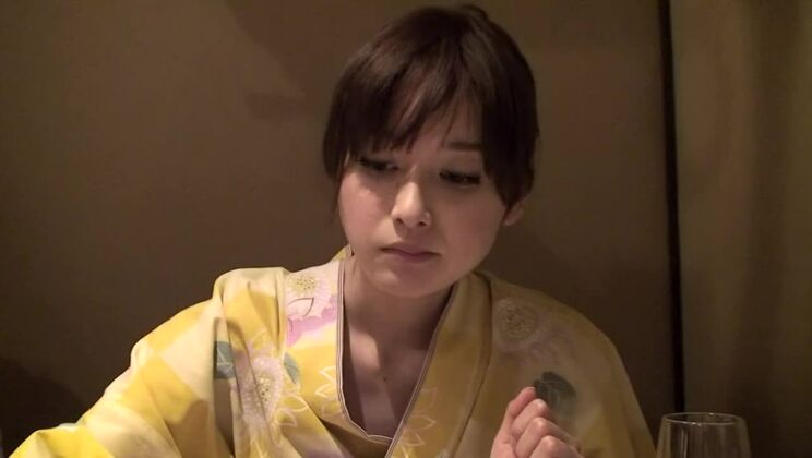 クレイジーなフェラチオ、ティーンJAV動画に登場する最高の日本人娼婦