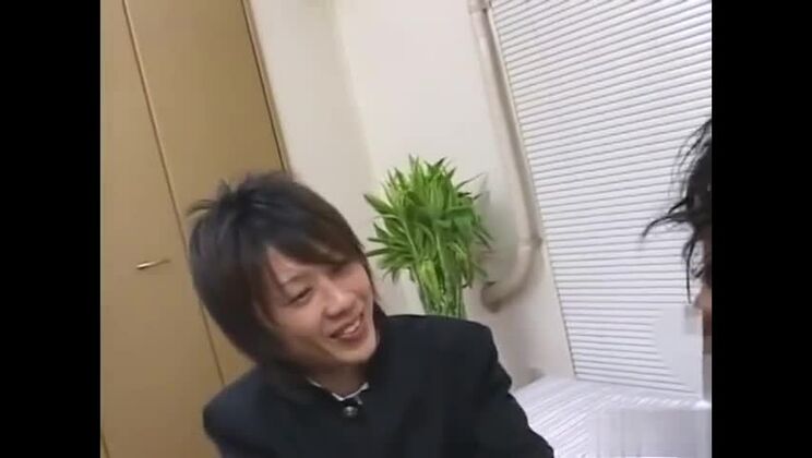 日本人パパのリムジョブと射精