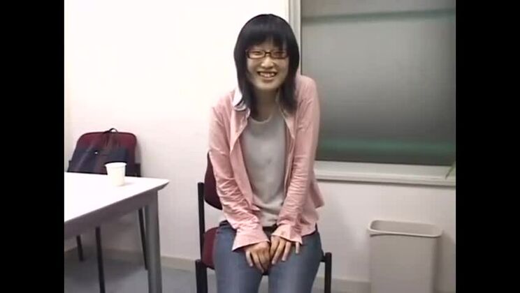 最もホットなXXX映画、素人の可愛い娘