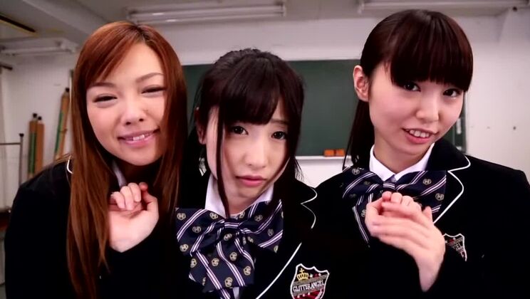 信じられないほど魅力的な日本人娘、瀬名あゆむの素晴らしいJAV検閲版・小乳・3P映画