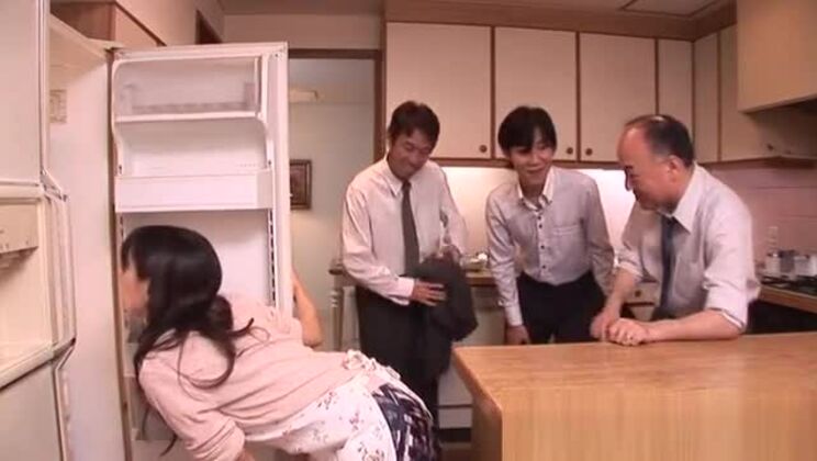 ホットなアジア人女性のための独占輪姦