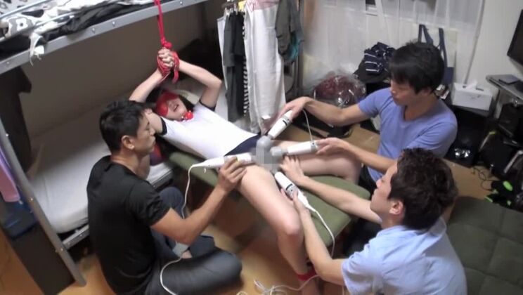 最もホットなフェチ・グループセックスJAVクリップに登場する最高の日本人娘