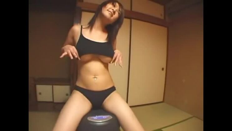 婦 発情した日本の売春婦 初音みのり エキゾチックなソロ女性 JAV クリップ